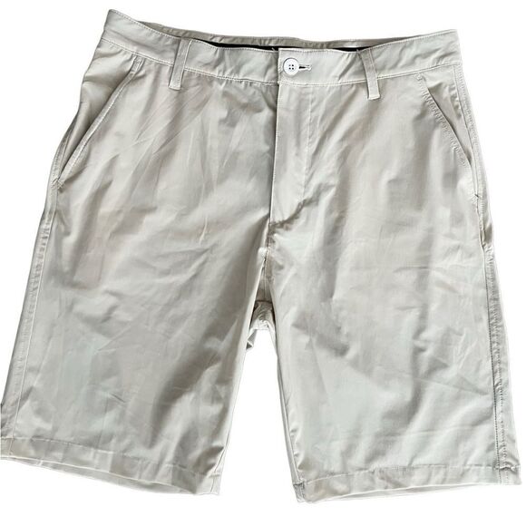 Kenneth Cole Golf polyester ivory short with elastic inside waistband, size 32. - Picture 1 of 6